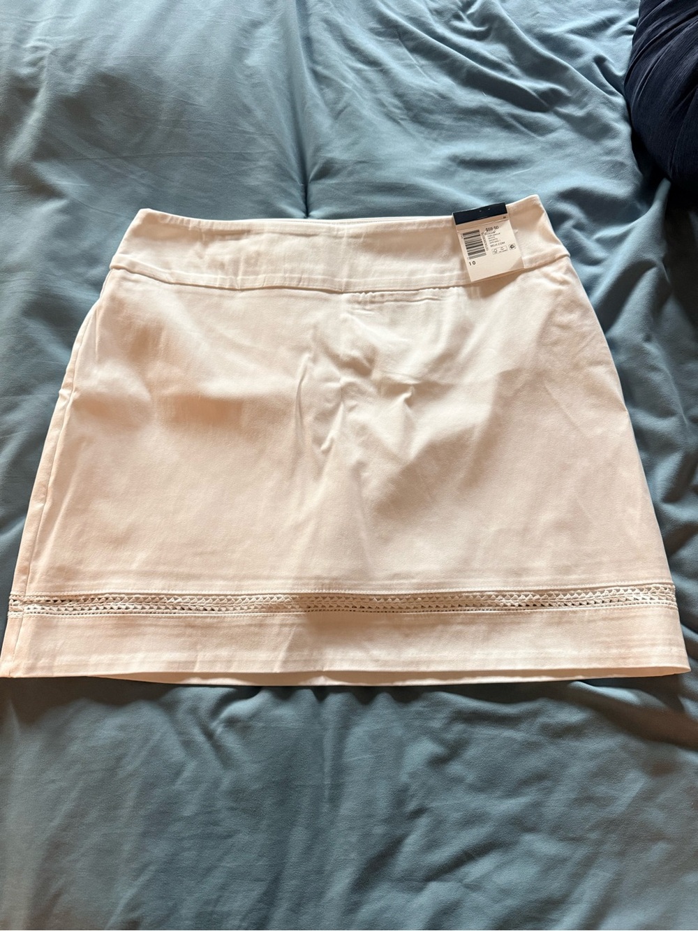 crown & ivy White Crochet-Trim Skort